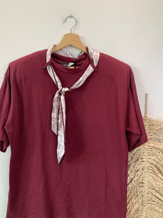 T-shirt con Foulard e Spalline
